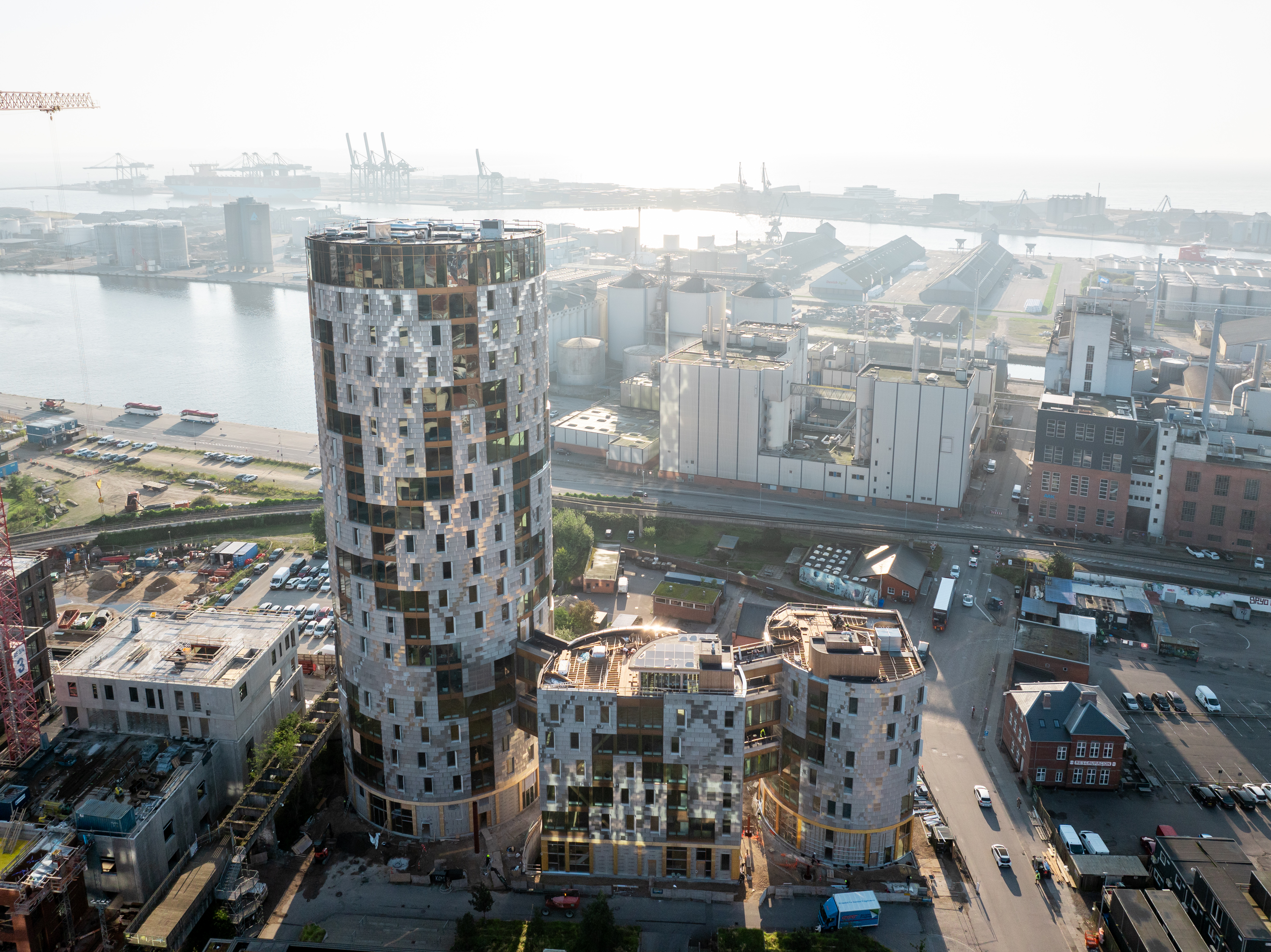 Med 78 meter i højden og 20 etager er det nye kontorhus TRÆ Danmarks højeste hus med træ i den bærende konstruktion. Foto: Anders Wejse, Velkendt